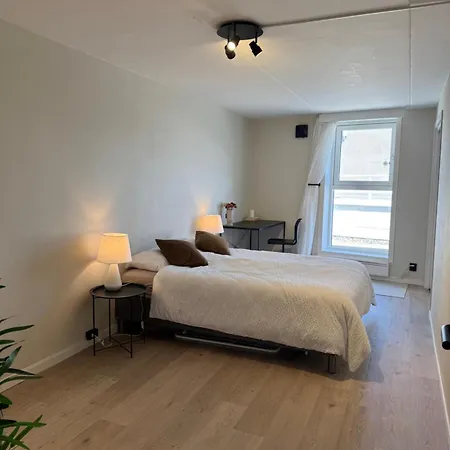 70 Sqm In Downtown With Parking And Elevator 1 Double Bed And 1 Dobbel Air Madress Apartamento *