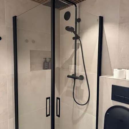 70 Sqm In Downtown With Parking And Elevator 1 Double Bed And 1 Dobbel Air Madress