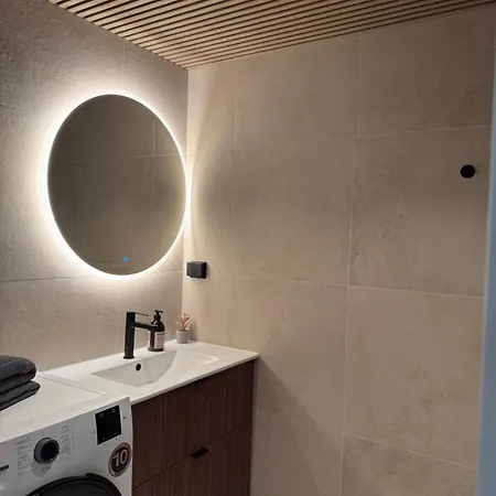 70 Sqm In Downtown With Parking And Elevator 1 Double Bed And 1 Dobbel Air Madress Lejlighed Oslo